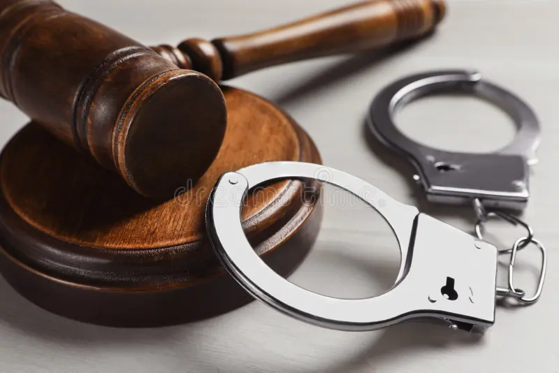 Being suspected or accused of a criminal offense can have a serious impact on your personal and professional life. Whether it involves theft, assault, fraud, or any other crime, the consequences can include heavy fines, a criminal record, or even imprisonment. Our firm offers legal defense and advice in all areas of criminal law. We represent clients before all criminal courts in Brussels, Halle, Vilvoorde, Dendermonde, Leuven, Mechelen, and other jurisdictions, from the initial investigation to the final verdict. What is the added value of a lawyer? • Before any hearing, we carefully examine your file, discuss the facts with you, and assess the risks and possible penalties. • We identify weaknesses in the prosecution’s case and build a solid defense strategy to protect your rights. • Your presence in court may not always be required if we represent you, but we will guide you on when it is necessary. • If you benefit from legal expenses insurance, we will contact your insurer to cover the legal costs and avoid unnecessary expenses for you. Criminal law includes a wide range of offenses. Here is a short list of common cases we handle: – Theft – Fraud – Forgery – Assault and battery – Unintentional assault and battery